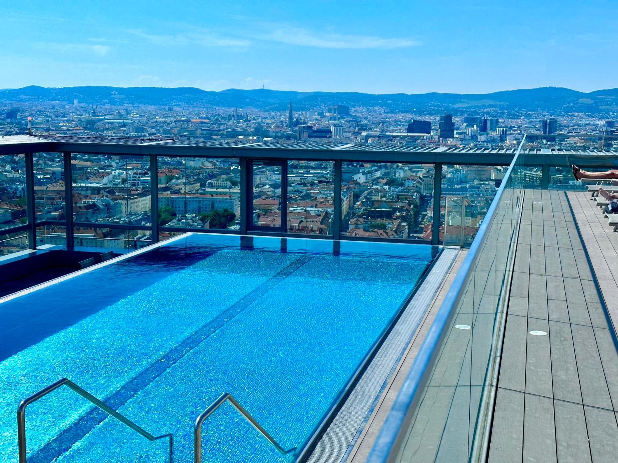 Panorama Sky I Rooftop Pool I Metro Station Apartamento *